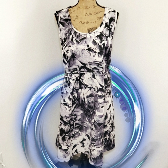 Apt.9 Woman's Black and white floral graphic dress size 1X - Picture 3 of 8